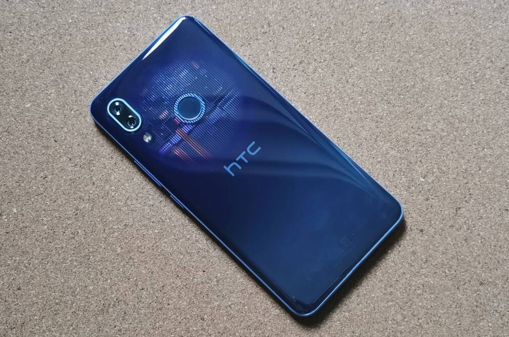 HTC U19e