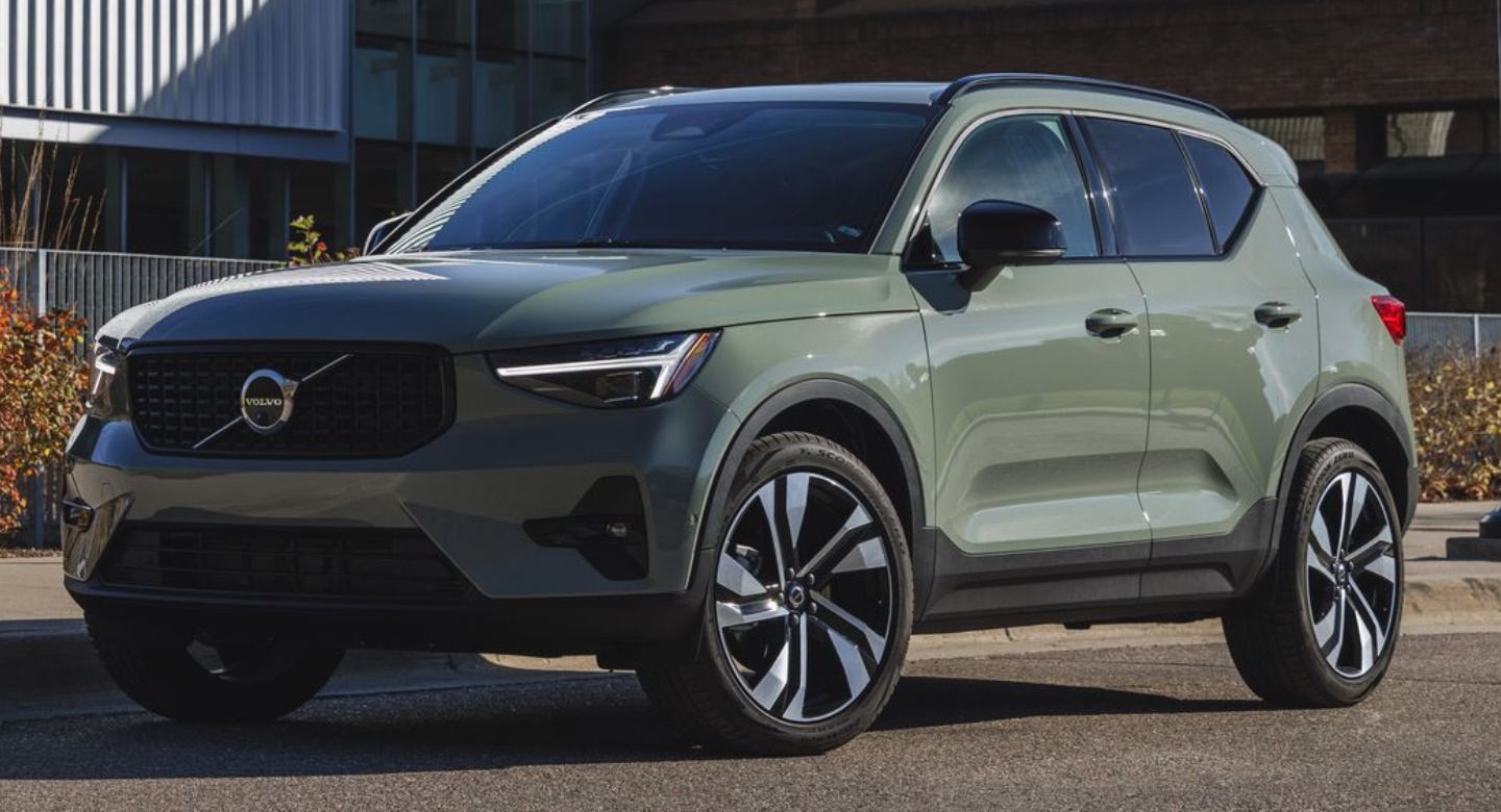 2023 volvo xc40 