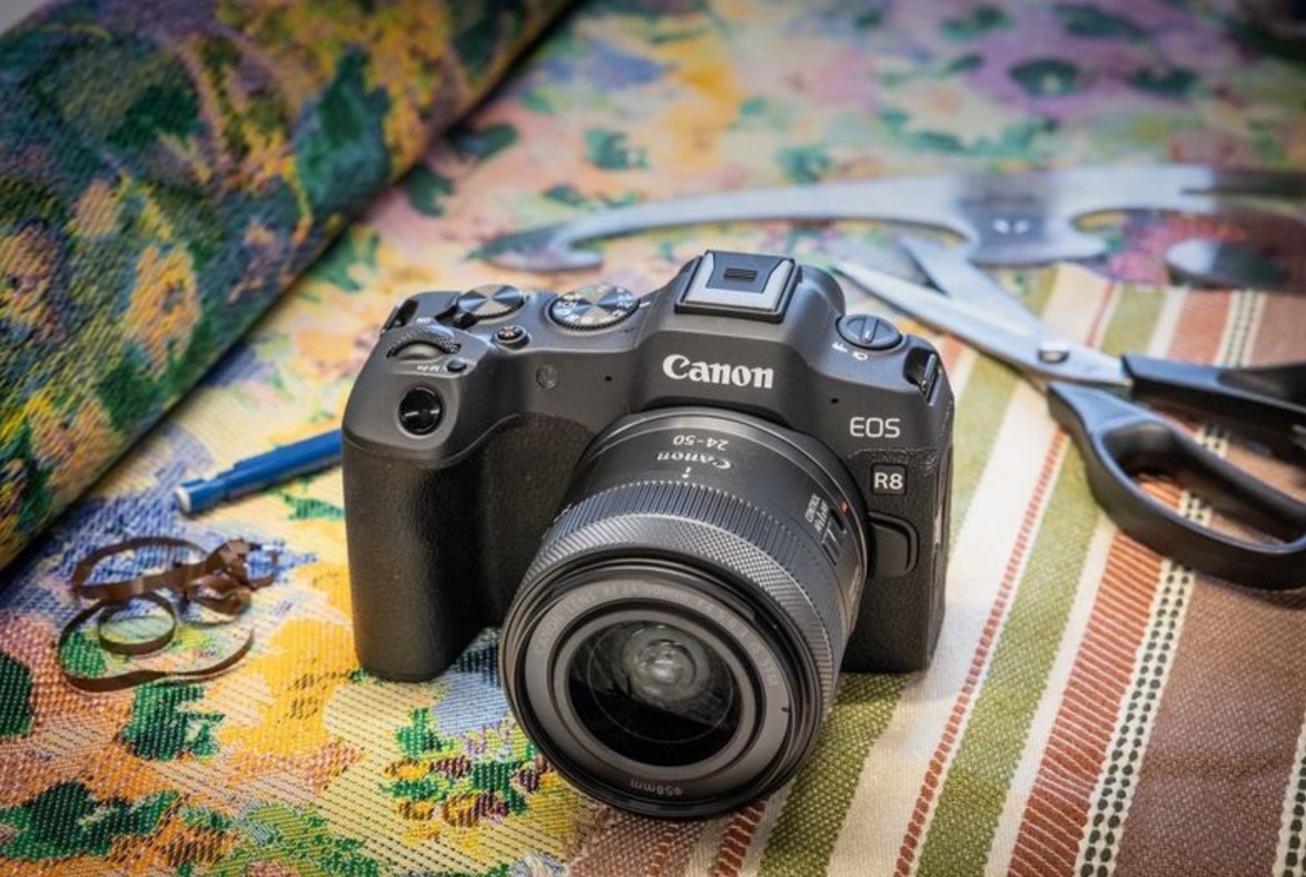 Canon EOS R8 Mirrorless Camera